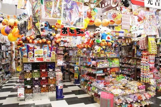 这家店购物环境那么差,却连续盈利26年,成为日本最赚钱的杂货铺!