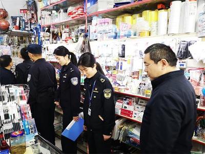 县公安局治安大队:开展校园周边商户安全宣传志愿服务活动